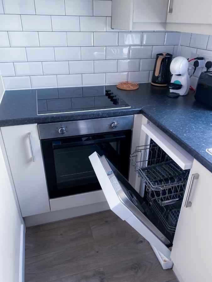 Stylish 1 Bedroom Flat In Wood Green Londres Exterior foto